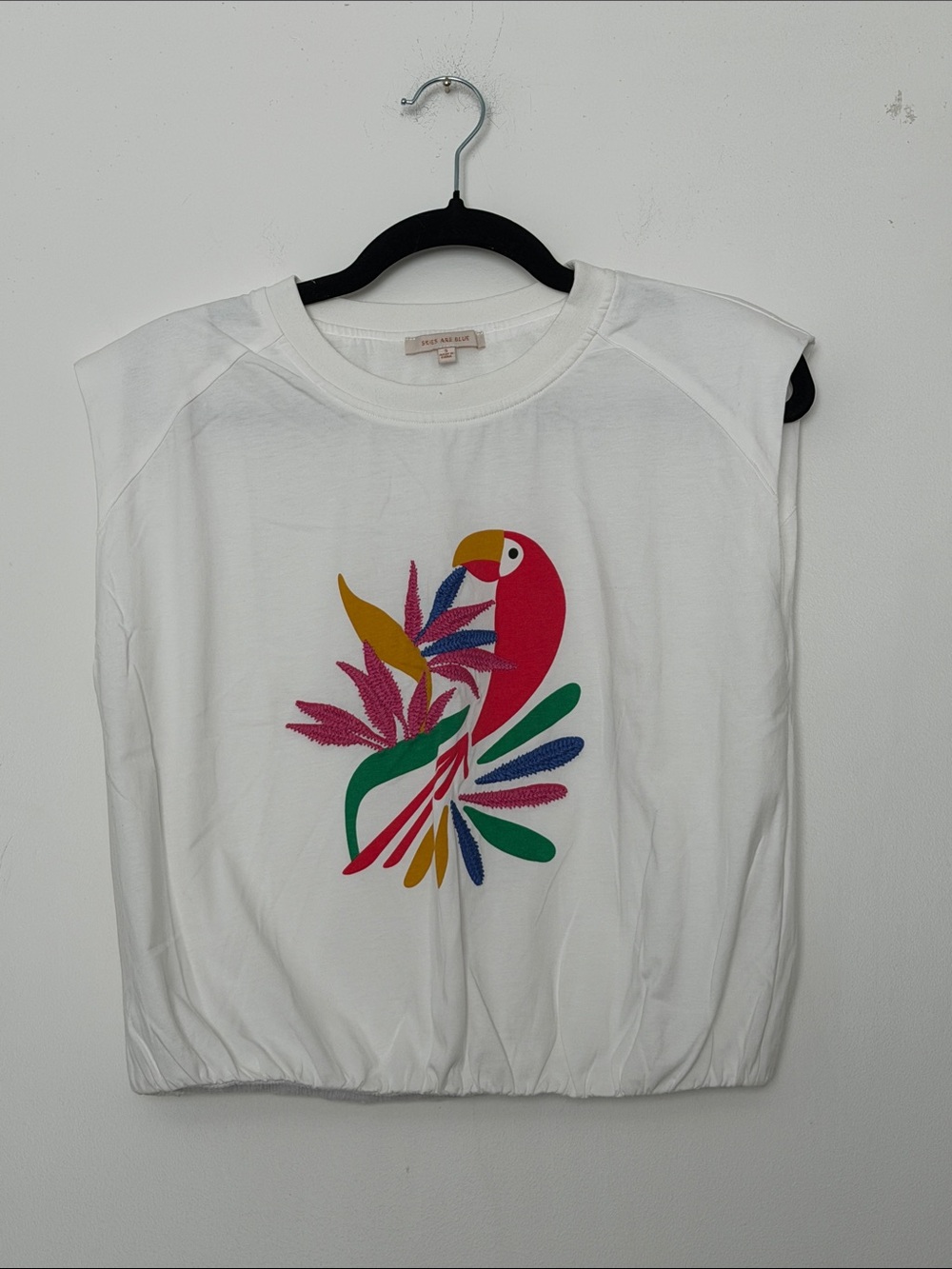 Skies Are Blue Parrot Mixed Graphic Embroidered Cropped Tee size Small